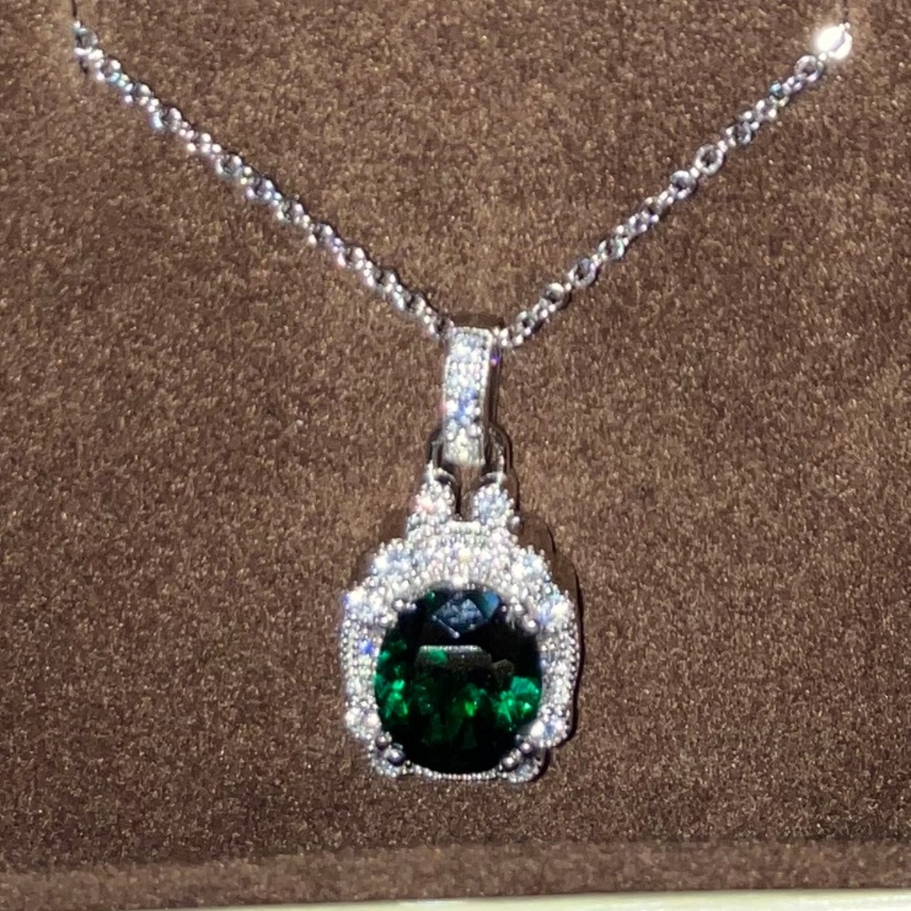 Valliani Jewelers Emerald Pendant